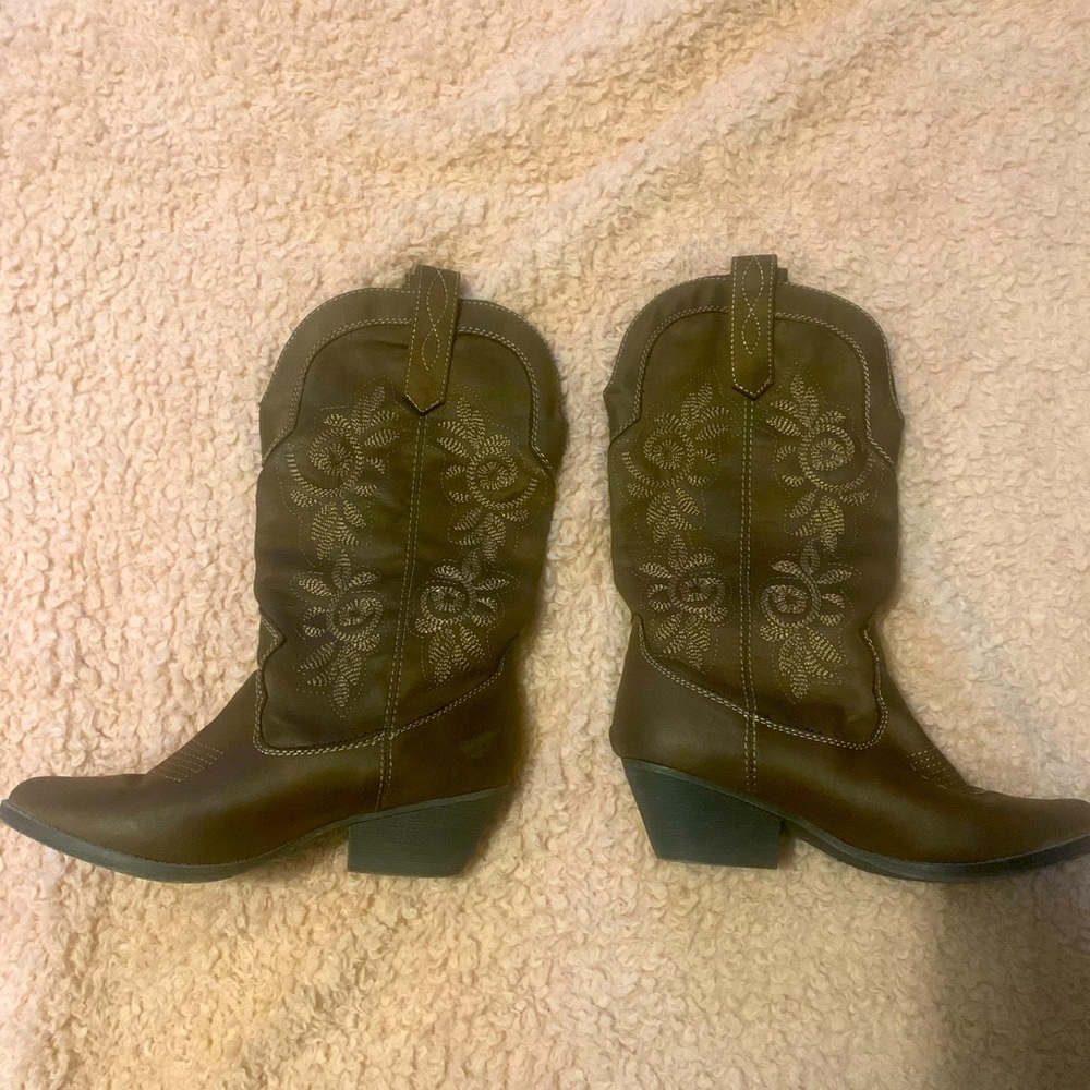 Brown Ram-Vinnmo Cowboy Boot (Women)